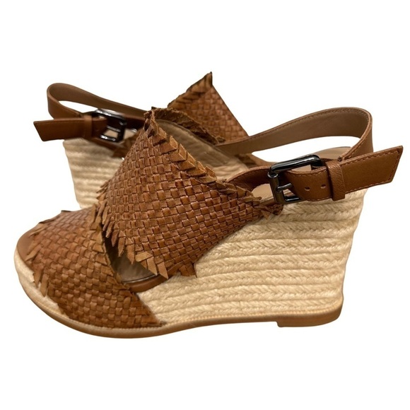 Linea Paolo Ella Leather Wedge Ankle Strap Women Linea Paolo Elaine Wedge Leather Sandals
Size 8 LIKE NEW